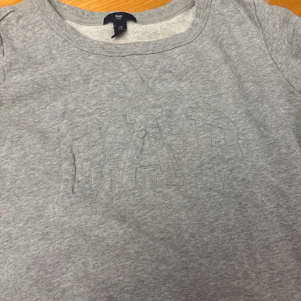 GAP Gray Crewneck Sweatshirt Size Medium